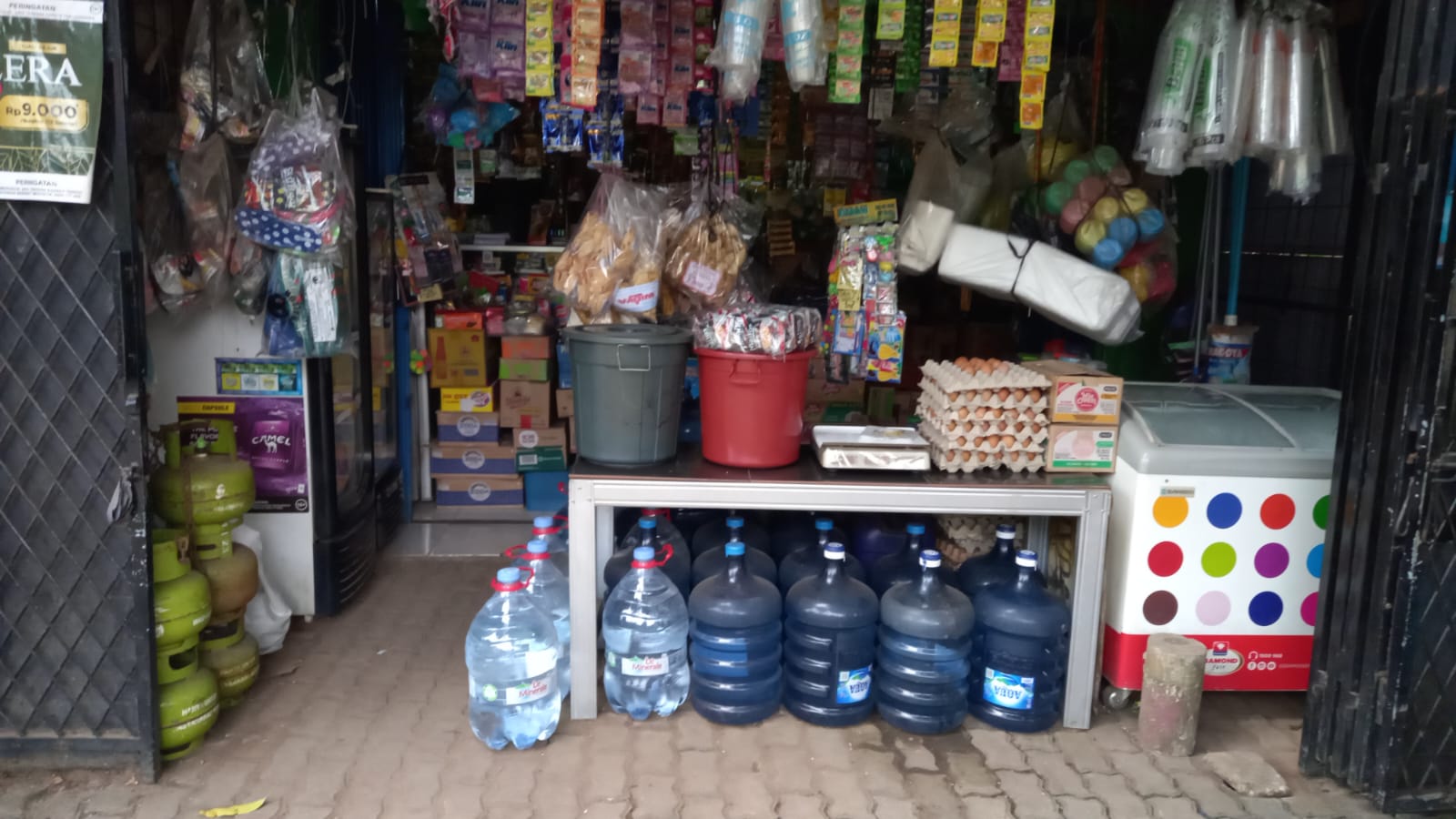 AGEN GALON LEMINERALE RISKI RISMA