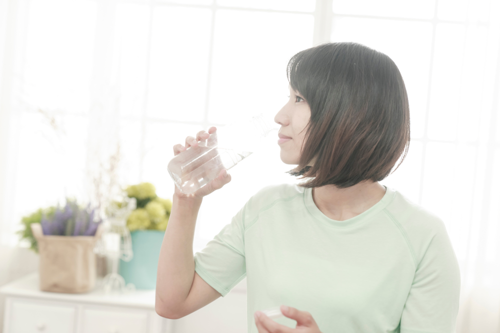Jangan Salah! Minum Air Saat Perut Kosong Bawa 10 Manfaat