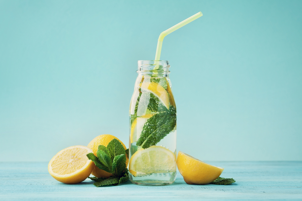 8 Buah yang Cocok untuk Infused Water