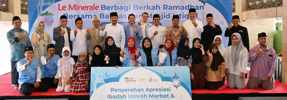 Wujudkan Impian Marbot Masjid Istiqlal: Le  Minerale Serahkan Umroh dan Beasiswa Sebagai Apresiasi 