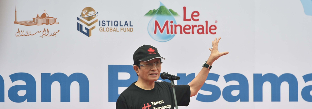 Menteri Agama RI Lepas Jamaah Umrah Marbot Istiqlal yang Diberangkatkan Le Minerale