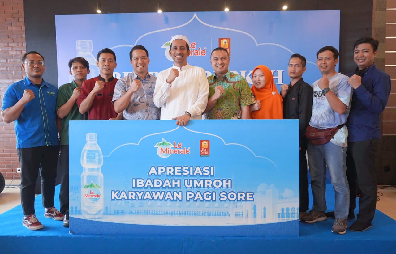Kolaborasi Produk Asli Indonesia : Le Minerale Berbagi Berkah Ibadah Umrah untuk  Karyawan Pagi Sore