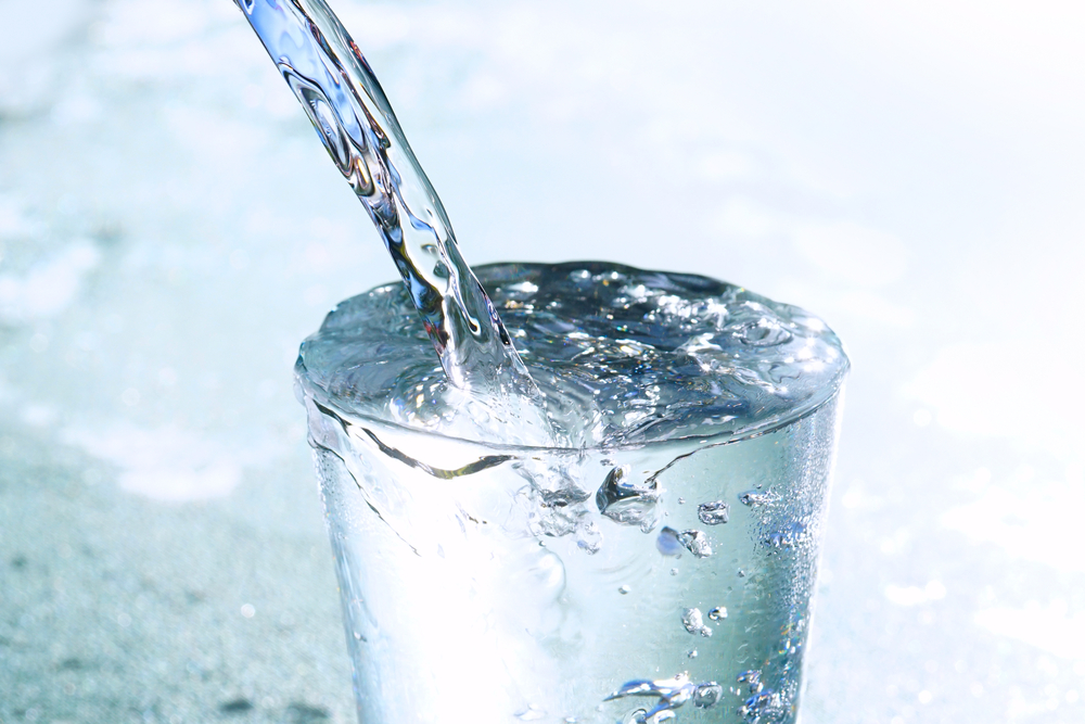 Sering Disepelekan, Ini 7 Manfaat Air Mineral