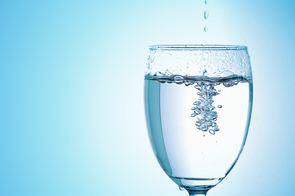 Selain Bisa Menjaga Tubuh Kekurangan Cairan, Ini 5 Fakta Lainnya Tentang Air Mineral!