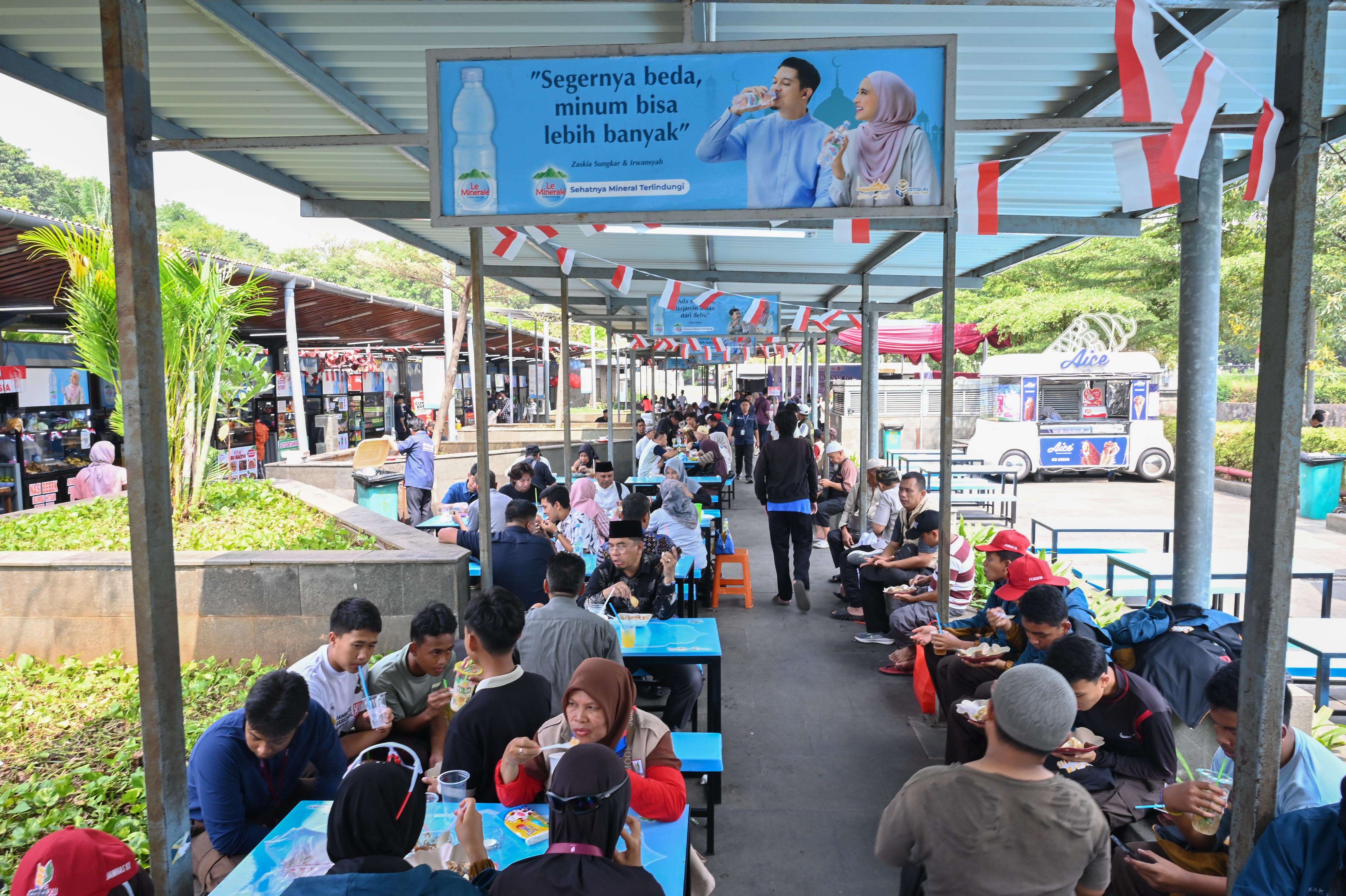 Le Minerale Dorong Kemajuan UMKM di Masjid Istiqlal melalui Peremajaan Foodcourt